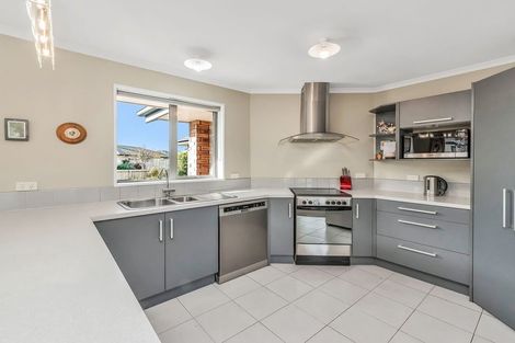 Photo of property in 16 Stanwood Grove, Darfield, 7510