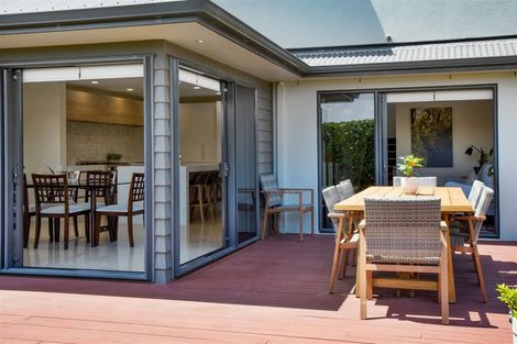 Photo of property in 9 Sampson Avenue, Waiwhakaiho, New Plymouth, 4312