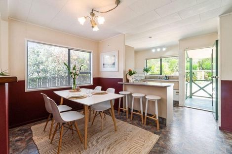 Photo of property in 21 Redlands Grove, Swanson, Auckland, 0612