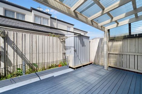 Photo of property in 2 Ochre Place, Blockhouse Bay, Auckland, 0600