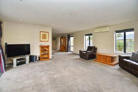 Photo of property in 8 Cunneen Place, Aidanfield, Christchurch, 8025