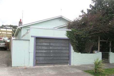 Photo of property in 21 Palm Avenue, Lyall Bay, Wellington, 6022
