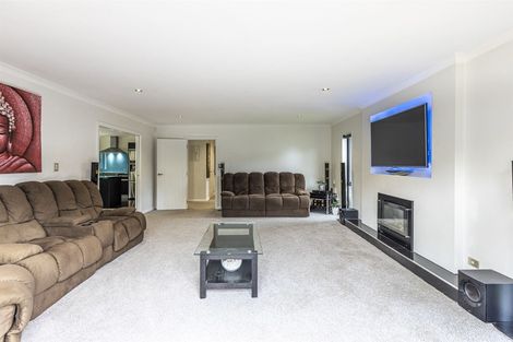Photo of property in 5 D'urville Place, Kelvin Grove, Palmerston North, 4414