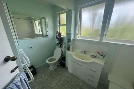 Photo of property in 4a Dowling Grove, Silverstream, Upper Hutt, 5019