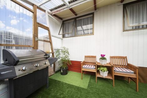 Photo of property in 28 Record Street, Fitzroy, New Plymouth, 4312