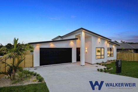 Photo of property in 19 Syd Grant Crescent, Orewa, 0931