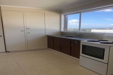 Photo of property in 1/36 Exmouth Road, Northcote, Auckland, 0627