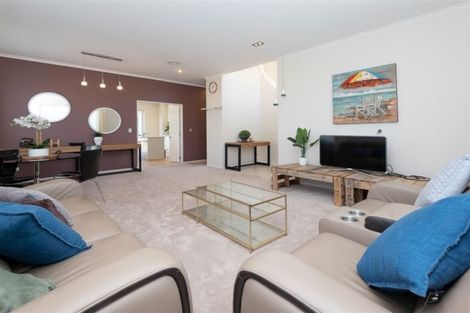 Photo of property in 8 Bilancia Place, Flat Bush, Auckland, 2016