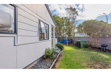 Photo of property in 1b Celmisia Place, Weymouth, Auckland, 2103
