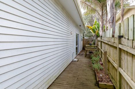 Photo of property in 2a Taupo Street, Green Bay, Auckland, 0604