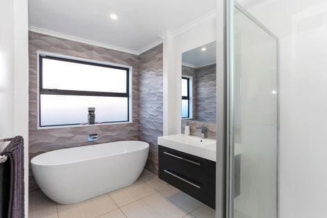 Photo of property in 16 Little Oaks Drive, Yaldhurst, Christchurch, 8042