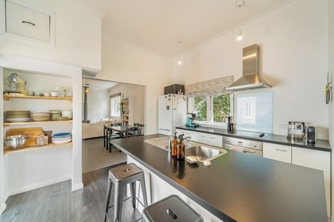 Photo of property in 1 Heath Grove, Waiwhetu, Lower Hutt, 5010