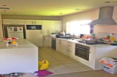 Photo of property in 2/5 Downing Street, Glenfield, Auckland, 0629