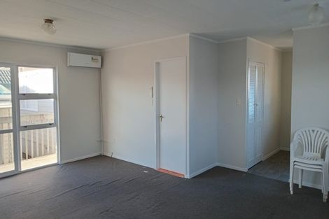 Photo of property in 40 Farquhar Road, Glendene, Auckland, 0602
