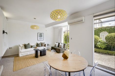 Photo of property in 2/14 Greenwood Road, Havelock North, 4130