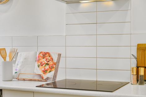 Photo of property in 28 Matuhi Rise, Henderson, Auckland, 0612