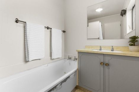 Photo of property in 2/2 Church Road, Taradale, Napier, 4112