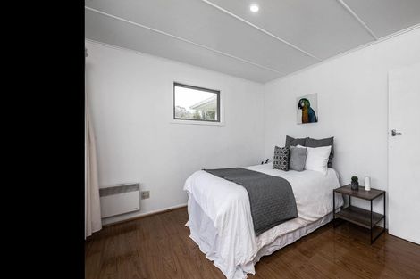 Photo of property in 1a Link Road, Newlands, Wellington, 6037