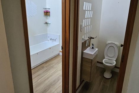 Photo of property in 30 Penning Road, Castor Bay, Auckland, 0620