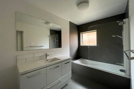 Photo of property in 14 Hagen Close, Golflands, Auckland, 2013