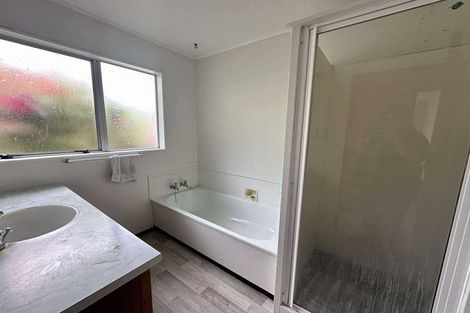 Photo of property in 1 Bishops Glen, Tawa, Wellington, 5028