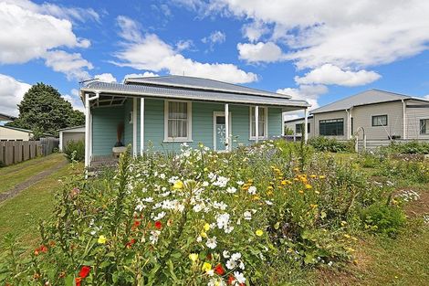 Photo of property in 33 Tayler Street, Eltham, 4322