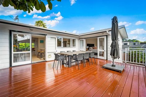 Photo of property in 70 Blakeborough Drive, Forrest Hill, Auckland, 0620