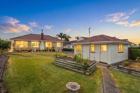 Photo of property in 38 Hobsonville Road, West Harbour, Auckland, 0618
