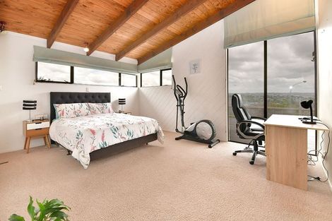 Photo of property in 159 Whangaparaoa Road, Red Beach, 0932