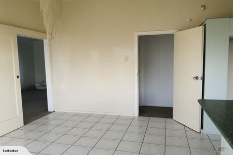 Photo of property in 10 Raleigh Road, Northcote, Auckland, 0627