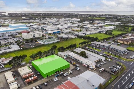 Photo of property in 2/251 Lincoln Road, Henderson, Auckland, 0610