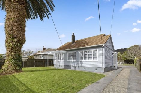 Photo of property in 114 Cambridge Terrace, Fairfield, Lower Hutt, 5011