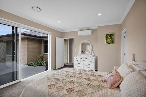 Photo of property in 9 Links Drive, Waiwhakaiho, New Plymouth, 4312