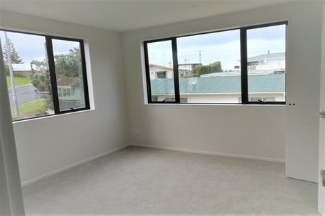 Photo of property in 72 Seafarer Crescent, Stanmore Bay, Whangaparaoa, 0932