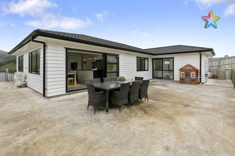 Photo of property in 8 Frankie Stevens Place, Riverstone Terraces, Upper Hutt, 5018