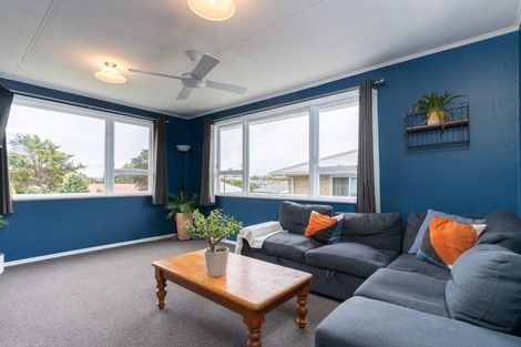 Photo of property in 9 Sasanof View, Ascot Park, Porirua, 5024