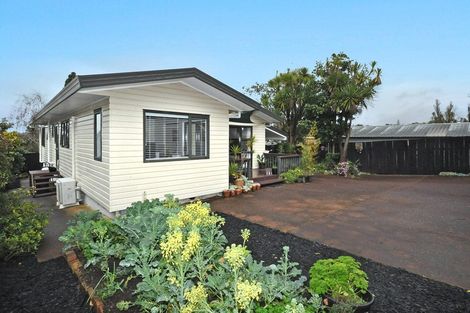 Photo of property in 27a Tahi Terrace, Glen Eden, Auckland, 0602