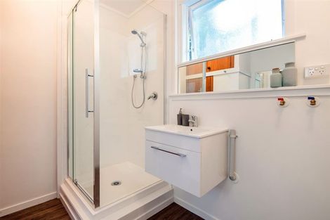 Photo of property in 38 Neal Avenue, Glenfield, Auckland, 0629