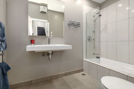 Photo of property in 45 Tiketike Way, Brooklyn, Wellington, 6021