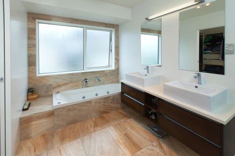 Photo of property in 12 Mural Place, Greenhithe, Auckland, 0632