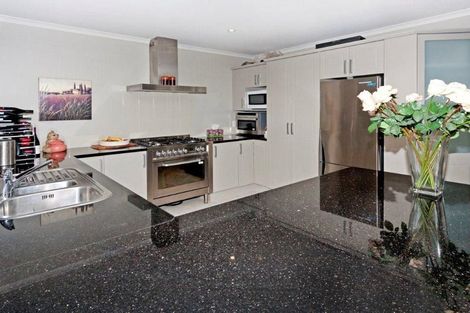 Photo of property in 29d Paparoa Road, Cockle Bay, Auckland, 2014