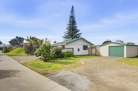 Photo of property in 16b Karaka Street, Otaki Beach, Otaki, 5512