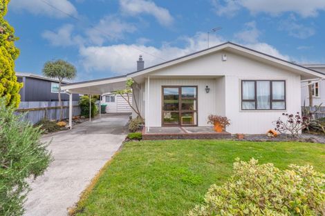 Photo of property in 76 Meeanee Quay, Westshore, Napier, 4110