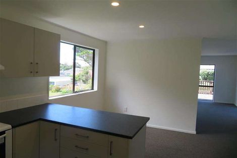 Photo of property in 124a Glanmire Road, Newlands, Wellington, 6037