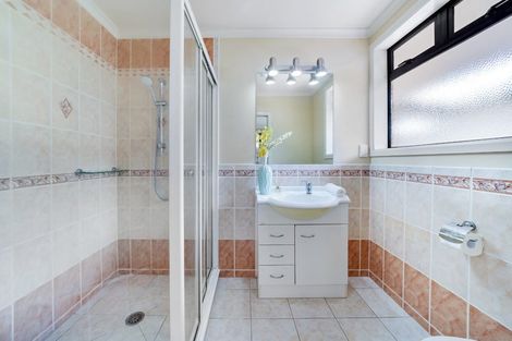 Photo of property in 24 Mt Lebanon Crescent, The Gardens, Auckland, 2105