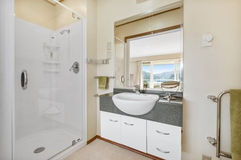 Photo of property in 18 Seaview Crescent, Picton, 7220