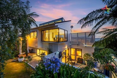 Photo of property in 18 Jacaranda Grove, Maungaraki, Lower Hutt, 5010