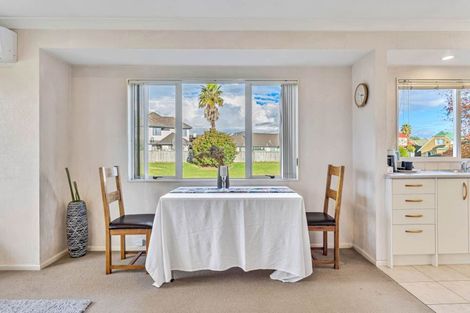 Photo of property in 52 Mirrabooka Avenue, Botany Downs, Auckland, 2010