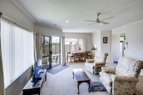 Photo of property in 17 Sloane Place, Taradale, Napier, 4112