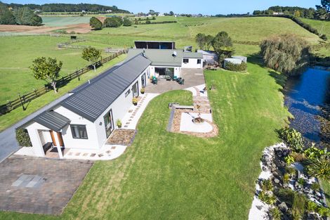 Photo of property in 110 Farmpark Road, Waiuku, 2681